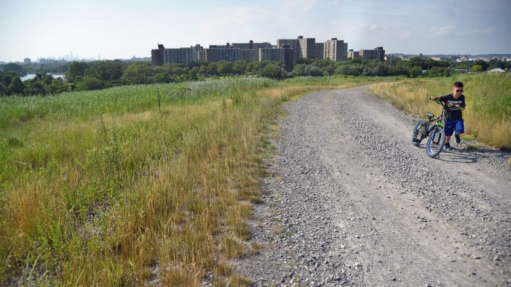 01_Kensinger_Shirley_Chisholm_park_DSC_4957_16x9.0