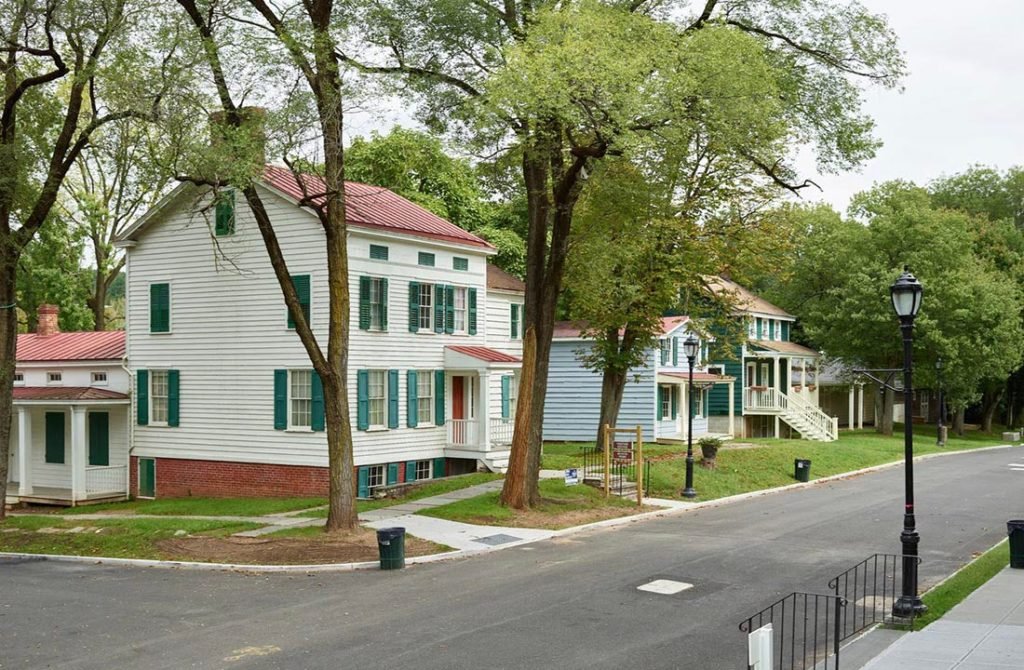 In-Line-Image_0027_Historic-Richmond-Town-2-1024×670