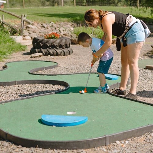attractionsminigolf_D7vj