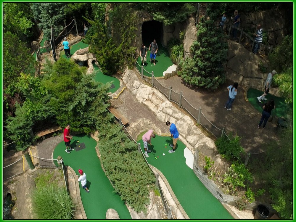 gigantic-mini-golf-course.jpg